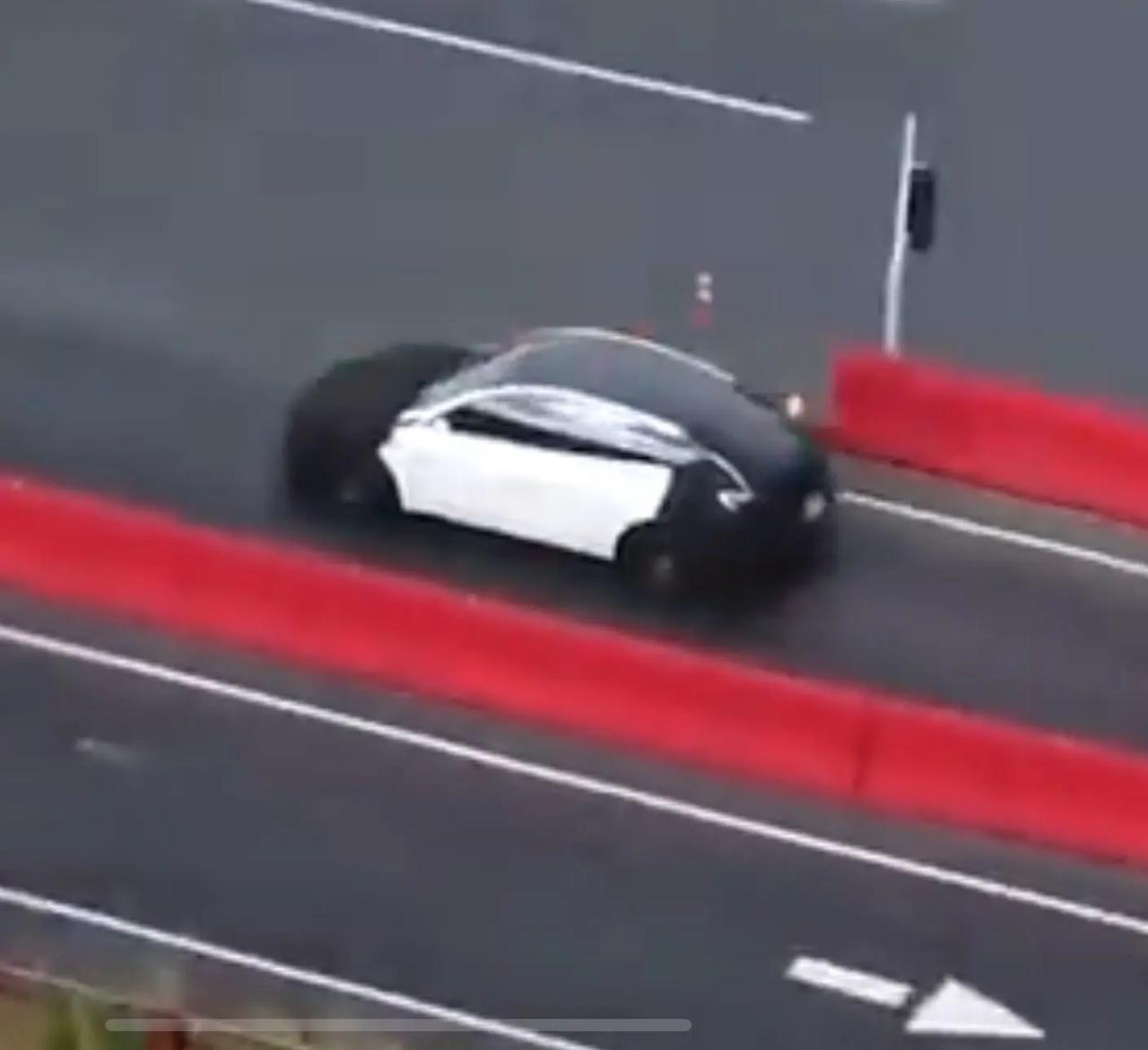 特斯拉弗里蒙特工厂现神秘伪装原型车，引发平价新车猜测-空域资源网